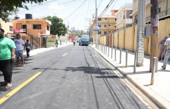 David Collado entrega obras en barrios de la carretera Sánchez