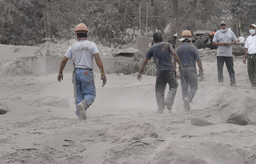 Erupción de volcán deja 75 muertos y casi 200 desaparecidos en Guatemala