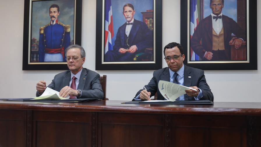 Funcionarios de Educación recibirán formación para elevar eficiencia