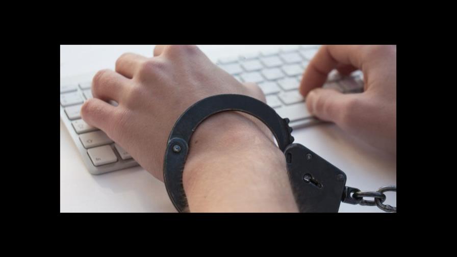 Autosecuestro, sin guion ni espacio