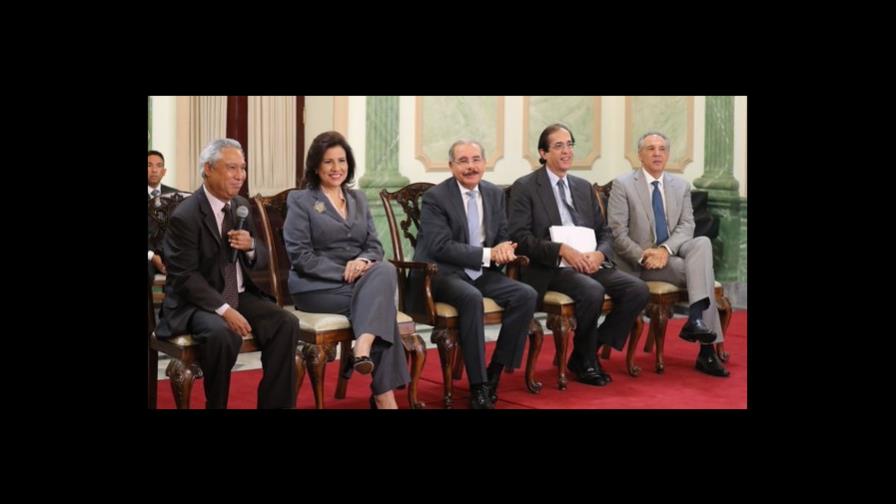 Presidente Medina recibe informe de la comisión de desarrollo sostenible Presidente Medina recibe informe de la comisión de desarrollo sostenible