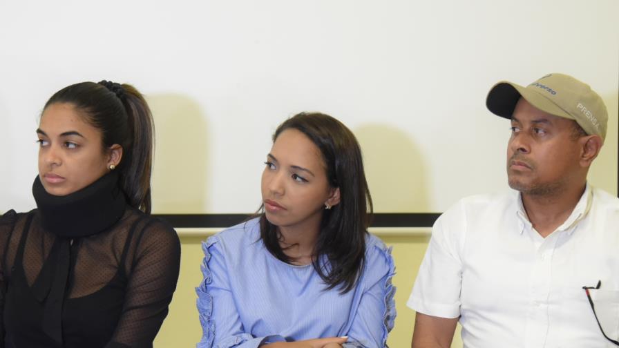 Periodistas manifiestan su apoyo a reportera de CDN agredida en Santiago