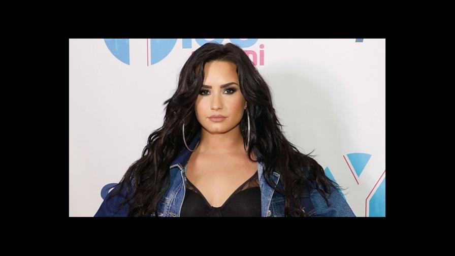 Demi Lovato lo da todo por sus fans aún lesionada del pie