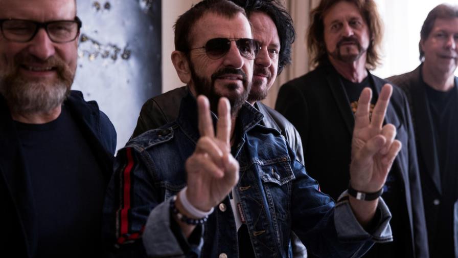  Ringo Starr se divierte en París con “un poco de ayuda de sus amigos” 