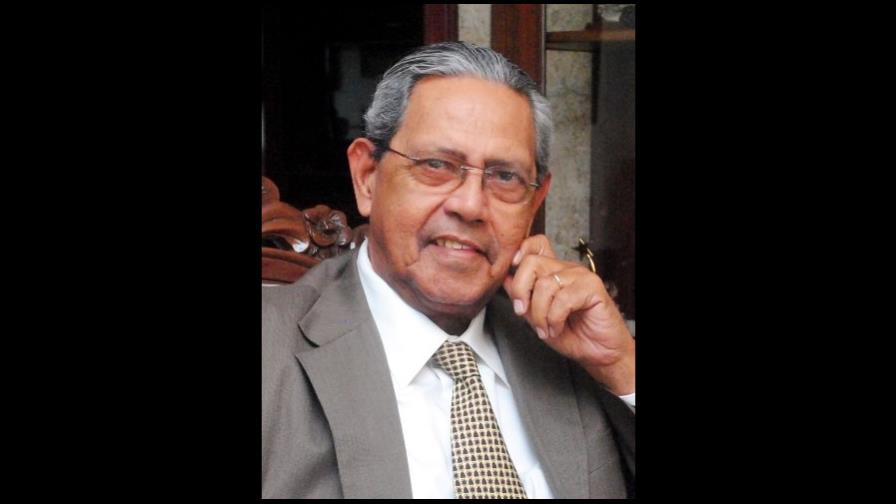 Cultura valora la trayectoria del locutor Bueno Torres 