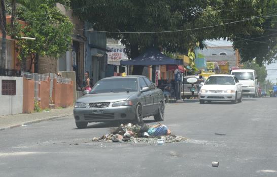 En barrios del Distrito Nacional protestan contra extensos apagones
