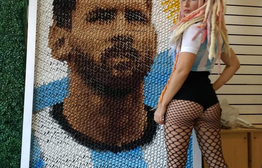 Artista argentina recrea a Lionel Messi con broches de pelo