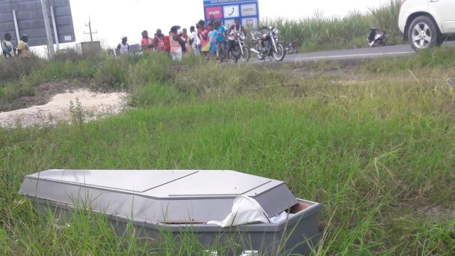 Abandonan cadáver  frente a un cementerio en San Pedro de Macorís    