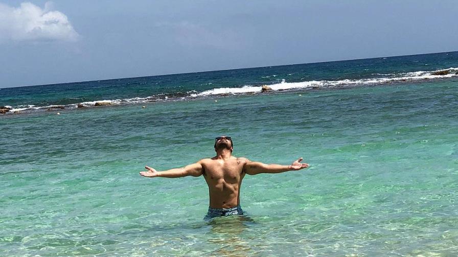 Luis Fonsi llega a La Romana para su concierto en el país 