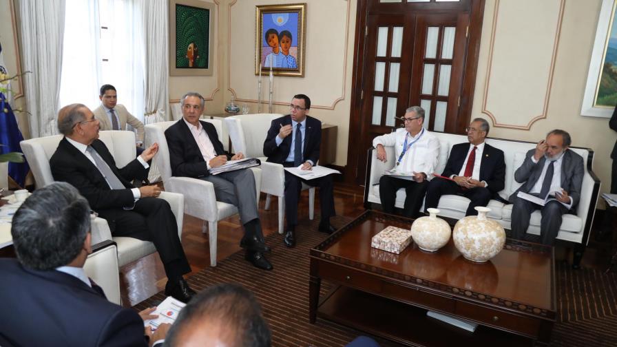 Presidente Medina ordena acelerar fondos para obras