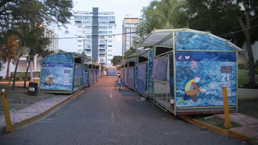 Casetas de Feria del Libro aún no han sido retiradas de la Plaza de la Cultura