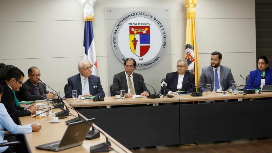 CES estudia escogencia de representantes
Sector social comenzó proceso para escoger sus representantes al CES CES estudia escogencia de representantes
Sector social comenzó proceso para escoger sus representantes al CES