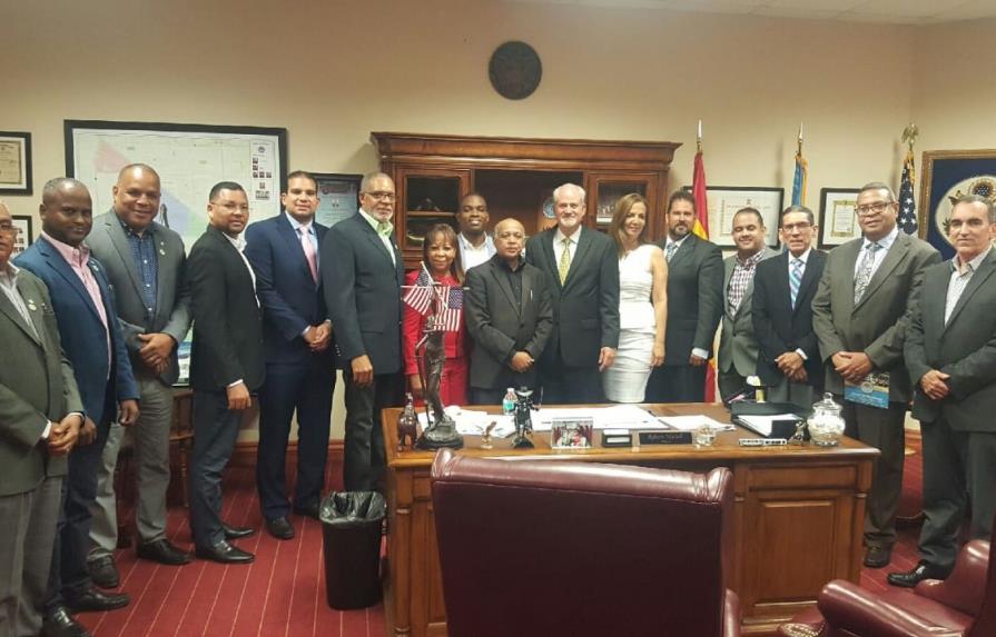Consulado dominicano en Miami organiza encuentro con cámaras de comercio