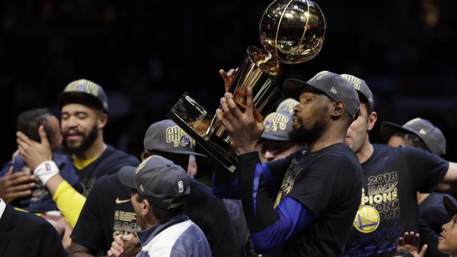 Warriors barren a Cavaliers y se coronan campeones de la NBA por tercera vez en cuatro años