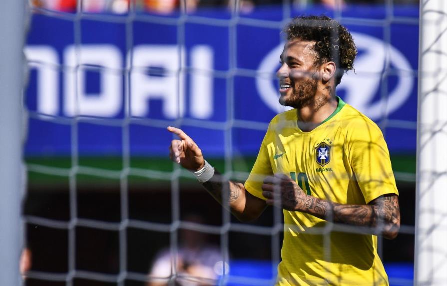 Neymar iguala con Romario en goles con la Canarinha