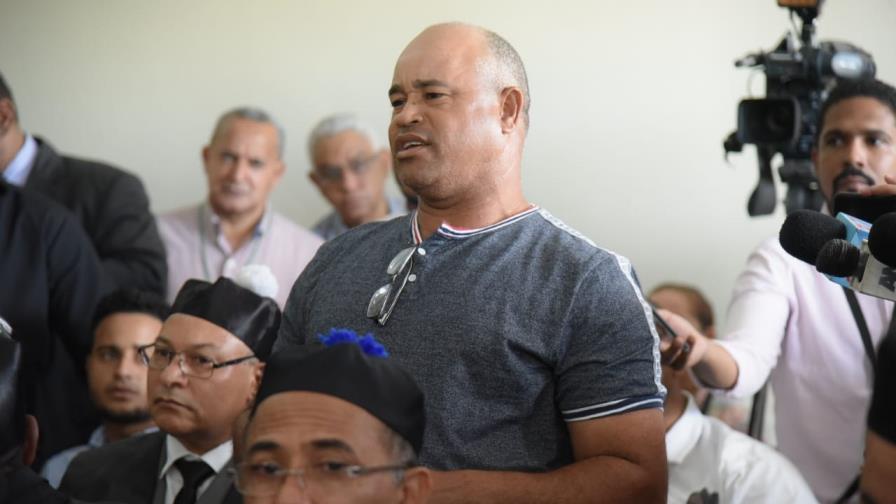 Jueza rechaza pedido del padre de Emely Peguero de aplazar audiencia 