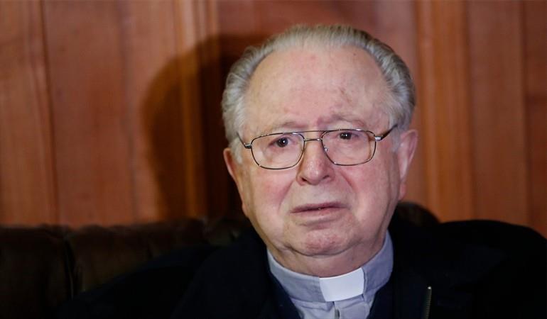 Víctimas aplauden salida de obispos e Iglesia chilena lamenta dolor causado