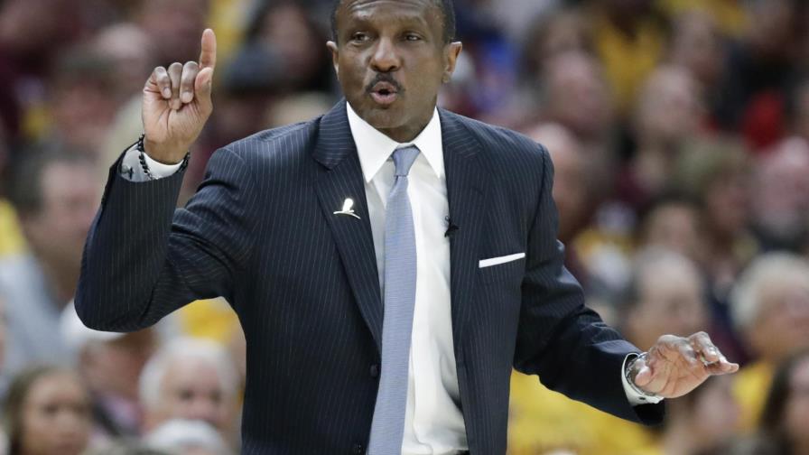 Los Pistons contratan al coach Dwane Casey por 5 años