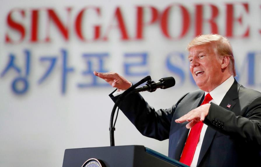 Trump dice que las sanciones continuarán mientras haya armas nucleares