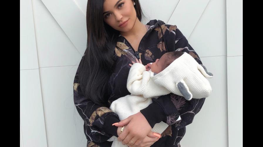 Kylie Jenner borra todas las fotos de su hija