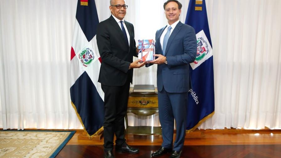 Presidente de Alianza contra la Corrupción visita al procurador y le ofrece su apoyo Presidente de Alianza contra la Corrupción visita al procurador y le ofrece su apoyo