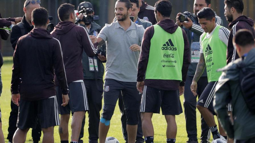 México se entrena por primera vez en Moscú con Maluma como espectador