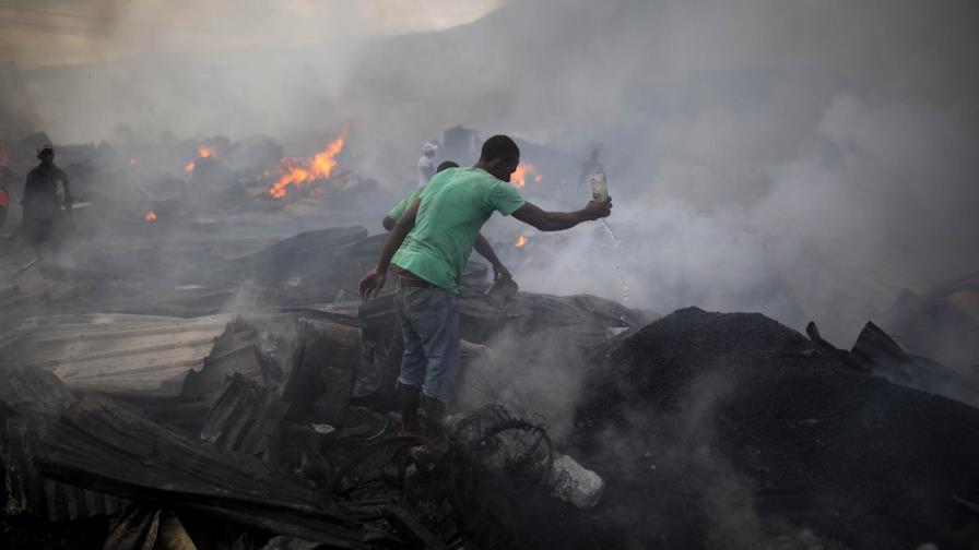  Un incendio consume otro mercado de la capital haitiana 