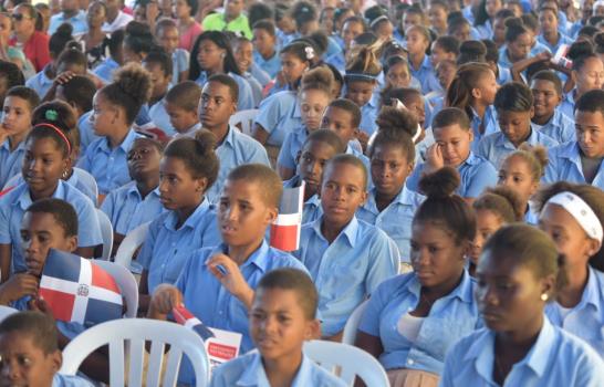 Gobierno entrega escuela y liceo en San Pedro de Macorís