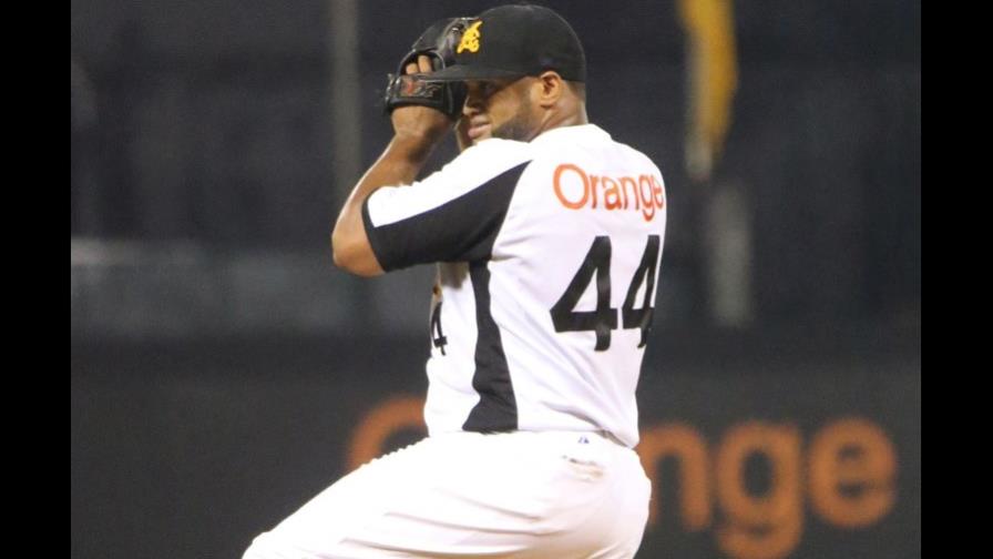 Cambio entre las Águilas y los Gigantes; Ángel Castro por Juan Pérez