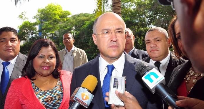 Domínguez Brito pide convocar al Comité Político y destituir a Félix Bautista y Díaz Rúa 