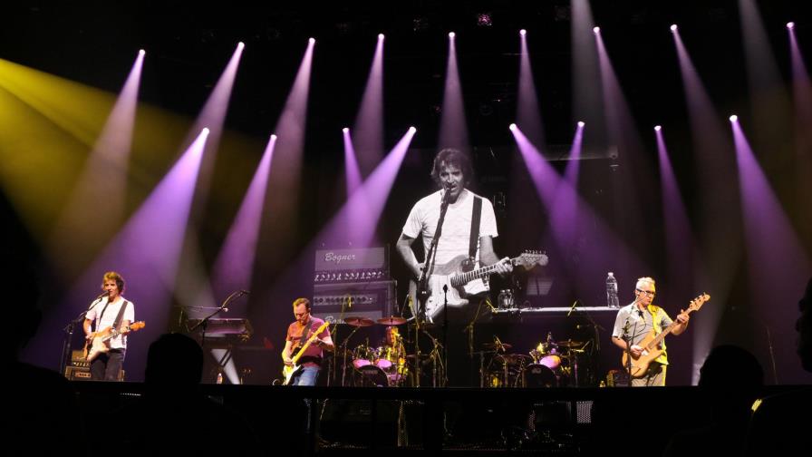 El renovado romanticismo de Hombres G y Enanitos Verdes conquista EE.UU. 