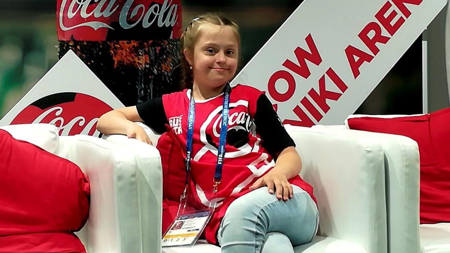 Una niña con síndrome de Down ayudará al árbitro en inauguración del Mundial
