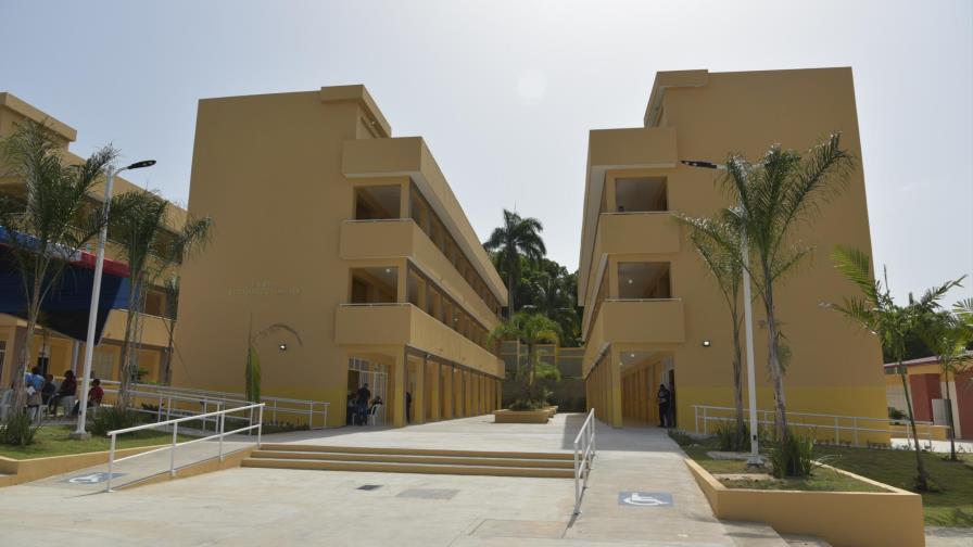 Presidente Medina entrega liceo de 34 aulas en Manoguayabo