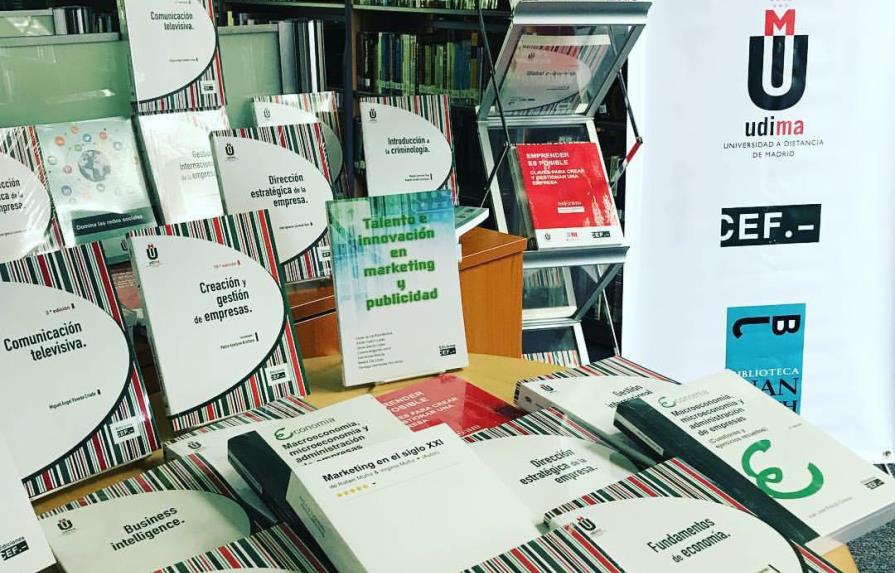 Españoles donan libros    a Biblioteca Juan Bosch
