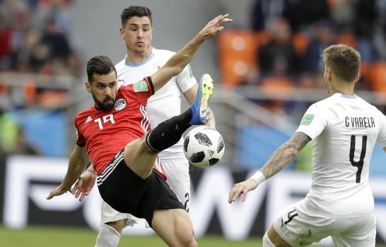 Uruguay gana 1-0 a un Egipto sin Salah en su arranque en el Mundial