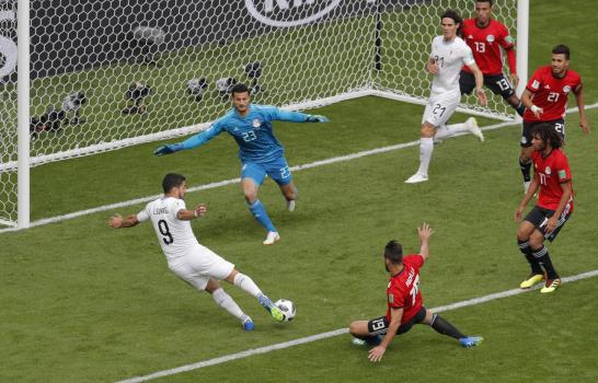 Uruguay gana 1-0 a un Egipto sin Salah en su arranque en el Mundial