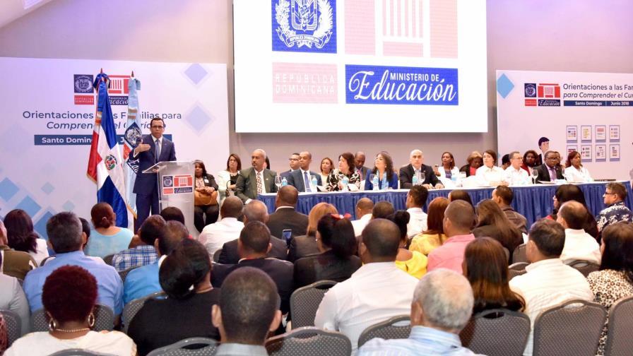 Andrés Navarro: Nuevo currículo debe ser una realidad cotidiana en las aulas con la integración de las familias