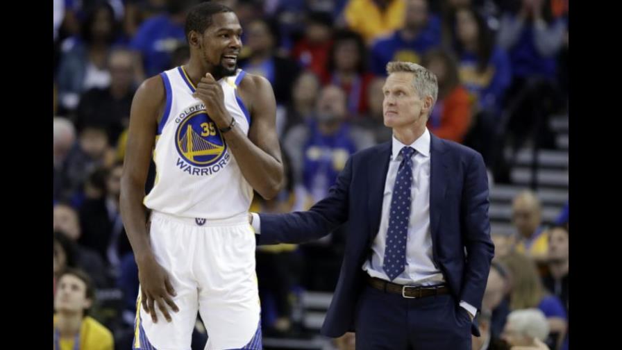 Steve Kerr confirma que seguirá con Warriors; destaca felicitación de Tiger Woods Steve Kerr confirma que seguirá con Warriors; destaca felicitación de Tiger Woods