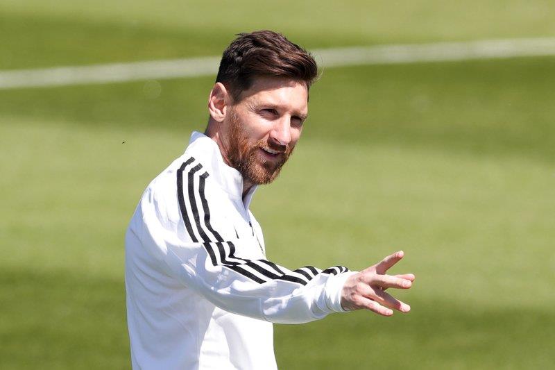 Lionel Messi y Argentina salen a la cancha ante la novata Islandia
