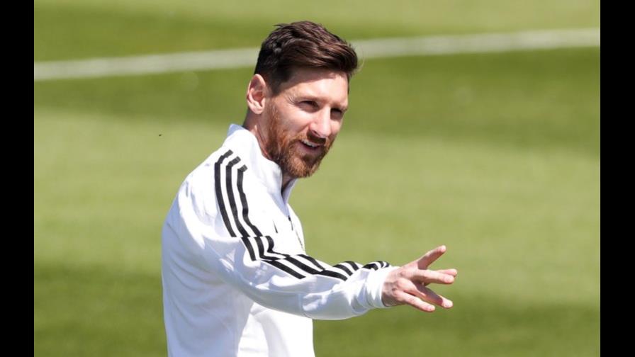 Lionel Messi y Argentina salen a la cancha ante la novata Islandia