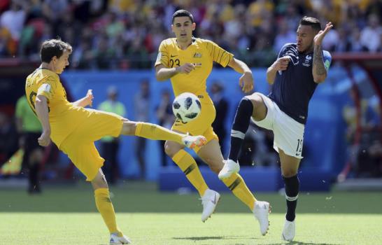 Francia vence 2-1 a Australia en el primer uso del VAR en un Mundial