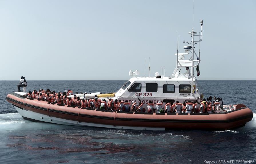 825 inmigrantes rescatados mientras cruzaban el Mar Mediterráneo 