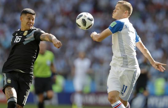 Argentina empata 1-1 ante Islandia; Messi falla un penal