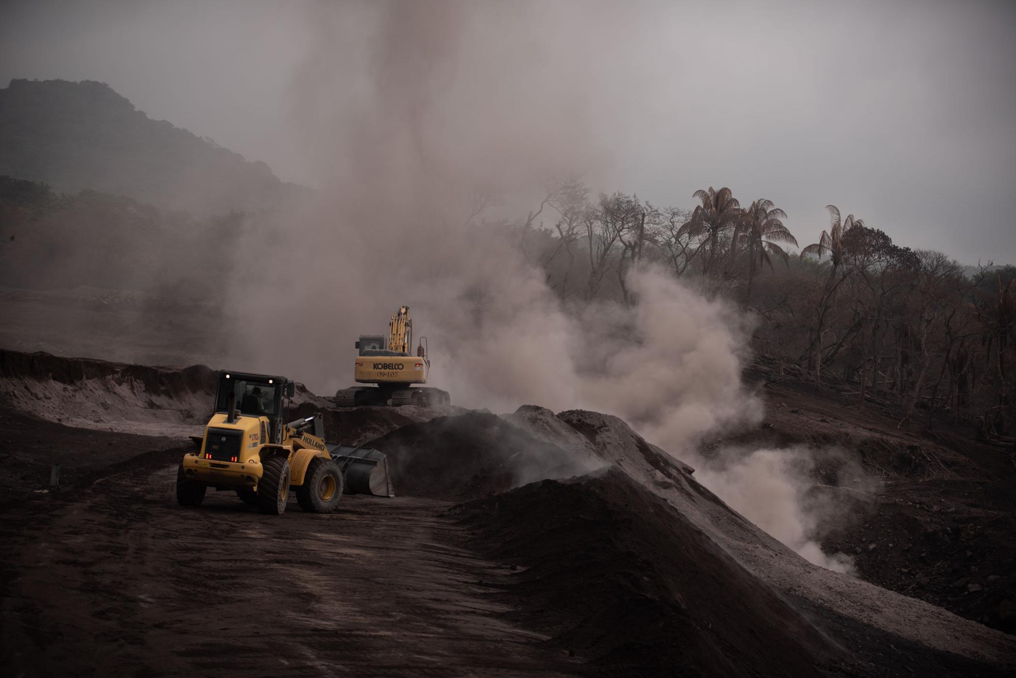 Después de la tragedia del 3 de junio, las autoridades aún no declaran la zona afectada como inhabitable y como camposanto, medida que implica suspender definitivamente la búsqueda de los desaparecidos.