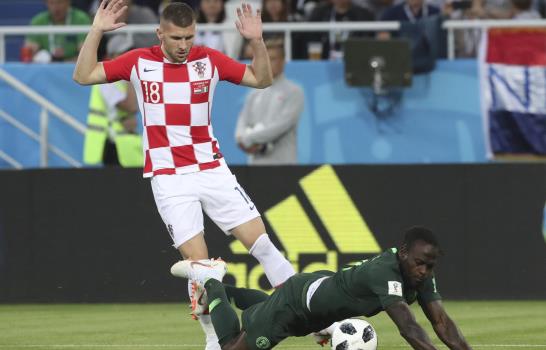 Croacia vence a Nigeria por 2-0 y lidera en solitario el Grupo D del Mundial