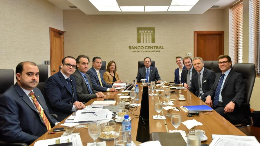 Inversionistas internacionales interesados en República Dominicana se orientan en Banco Central