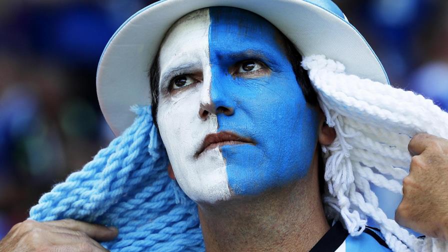 Desencanto y débil esperanza en fanáticos argentinos tras 1-1 con Islandia Desencanto y débil esperanza en fanáticos argentinos tras 1-1 con Islandia