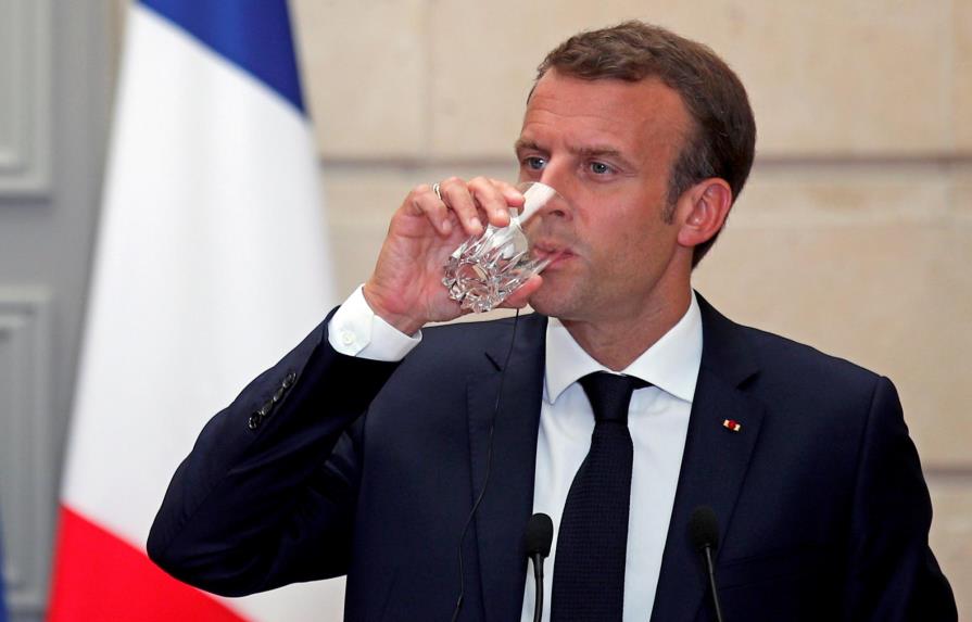 La nueva vajilla le sale cara a Macron