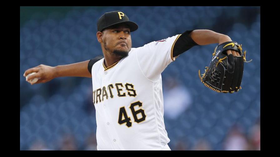 Ofensiva de Piratas disparan tres jonrones para respaldar a Iván Nova ante Rojos