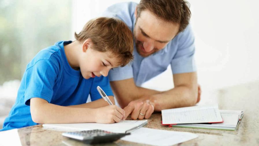 Niños tienen mejor salud mental si sus padres se involucran en su educación